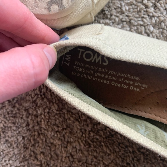 Toms - Picture 4 of 4